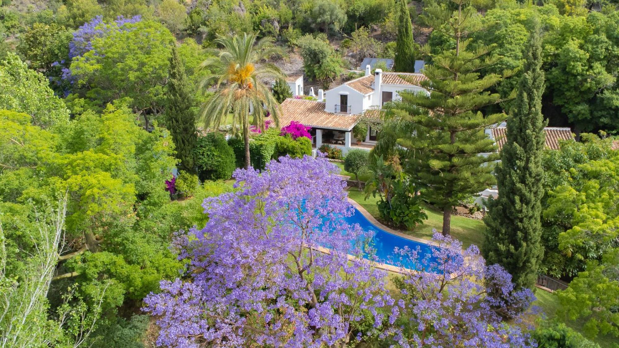 Cubo's Las Lagunas De Azahar High Privacy Villa Coín